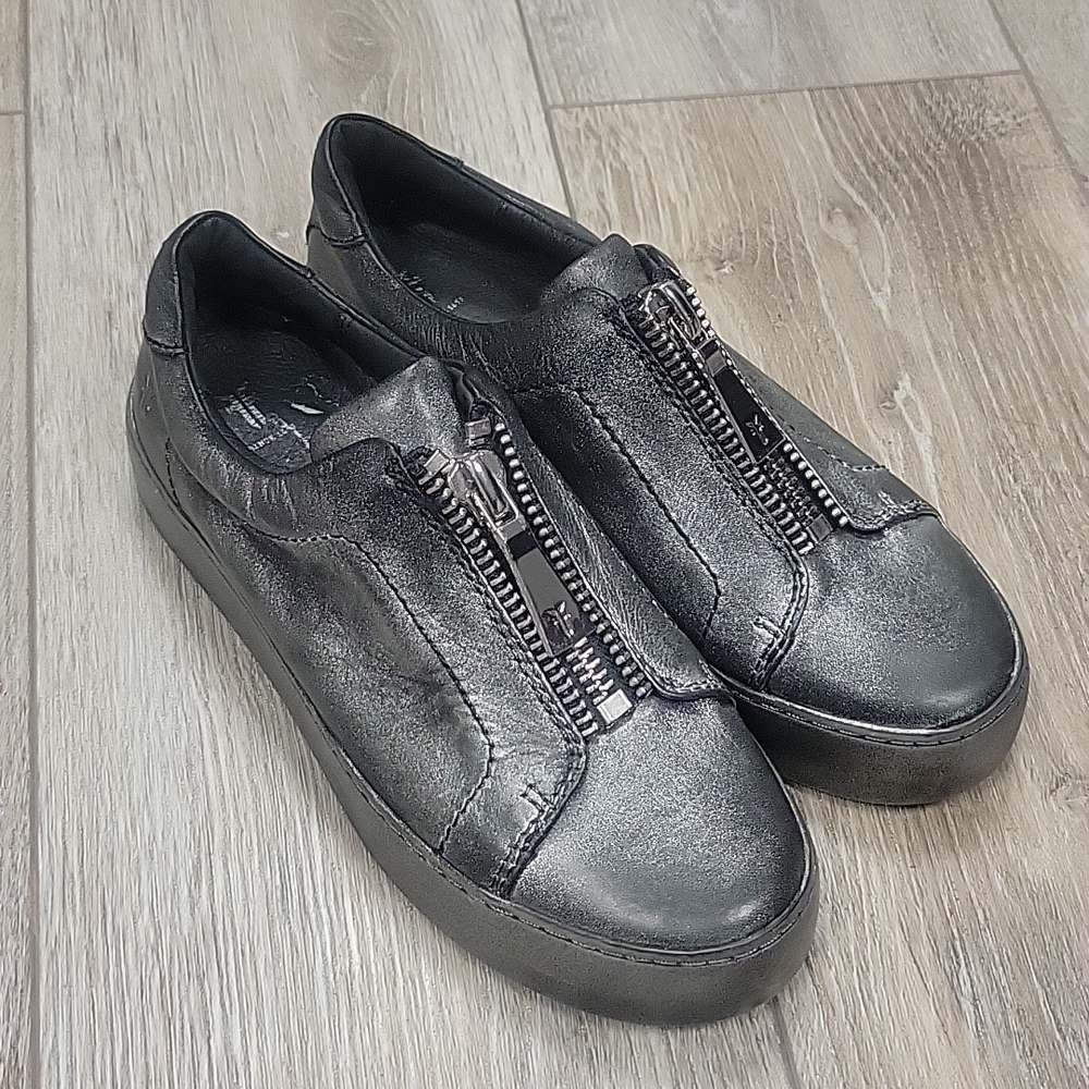 Frye Metallic Pewter Lena Zip Low Sneaker Size 6 NWOT